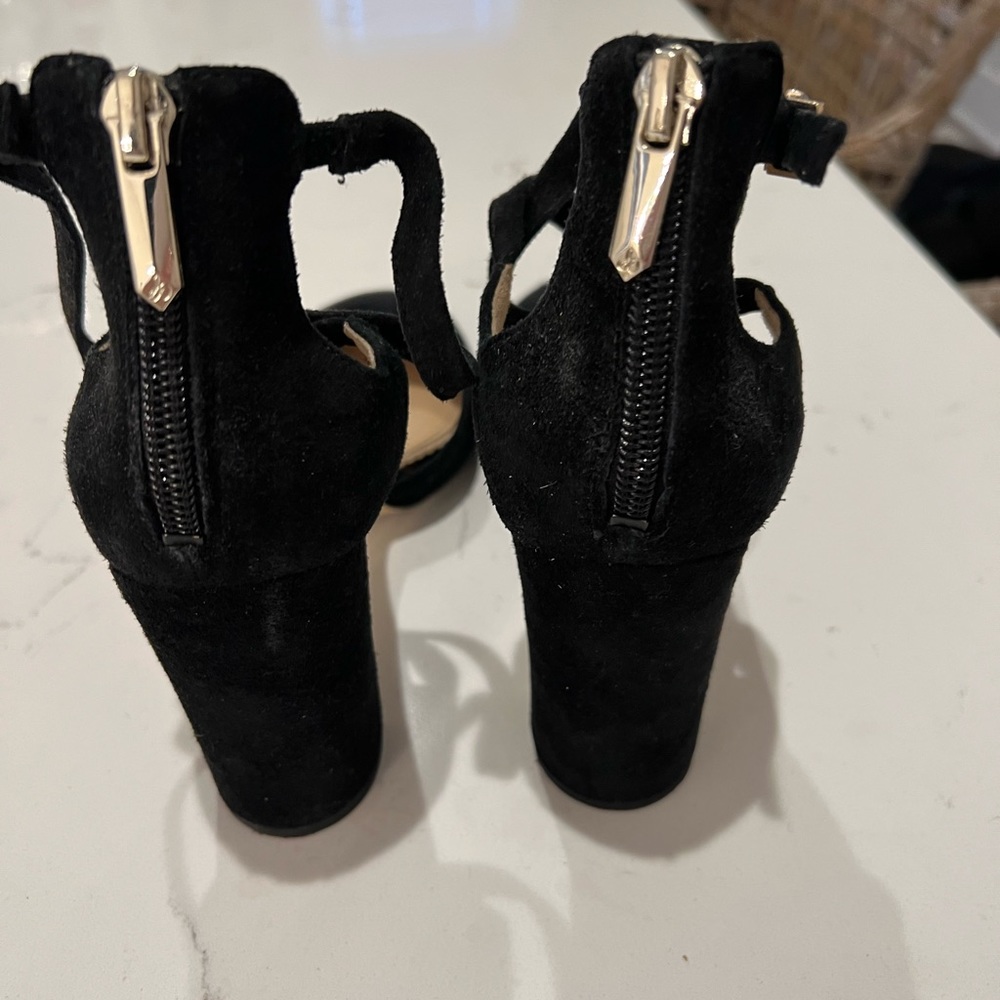 Black closed toed Sam Edelman heels size 8